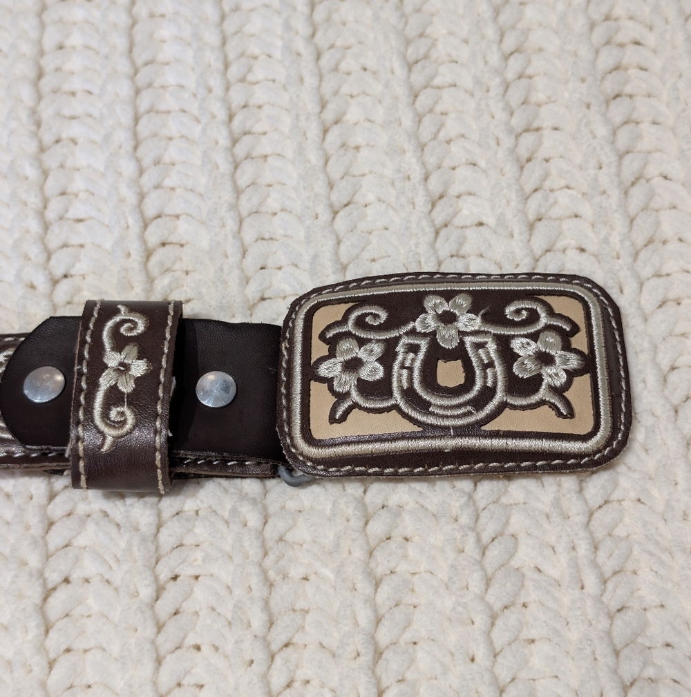 Embroidered Leather Western Horseshoe Belt - Picture 5 of 7